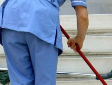 Στη φυλακή για 10 χρόνια μια καθαρίστρια επειδή δεν είχε... πτυχίο